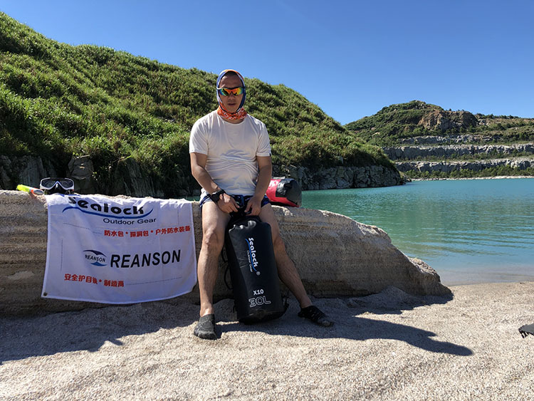 Viajando a través de la naturaleza, impermeable primero: mochila impermeable de diseño único de Sealock Outdoor