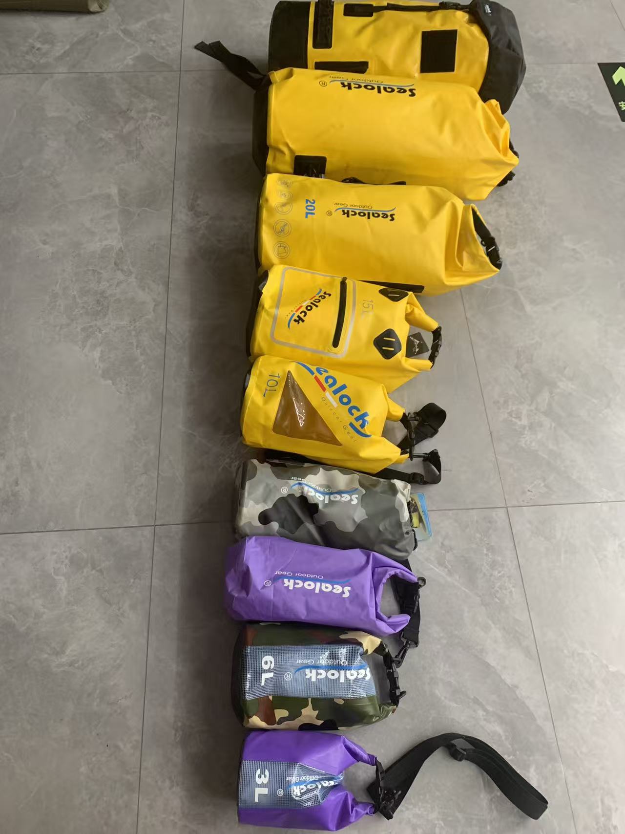 Fabricante de bolsas secas: Guía de producción de bolsas impermeables personalizadas y OEM